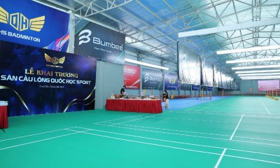 Review sân cầu lông Quốc Học Badminton Hà Nội chi tiết về chất lượng và dịch vụ