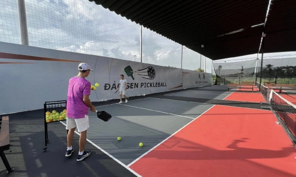 Review sân Pickleball Đảo Sen đẹp và chất lượng tại quận Long Biên, Hà Nội