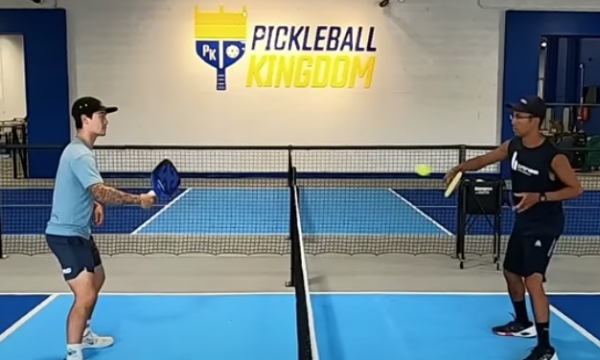 Hướng dẫn thực hiện kỹ thuật Volley trái tay trong Pickleball
