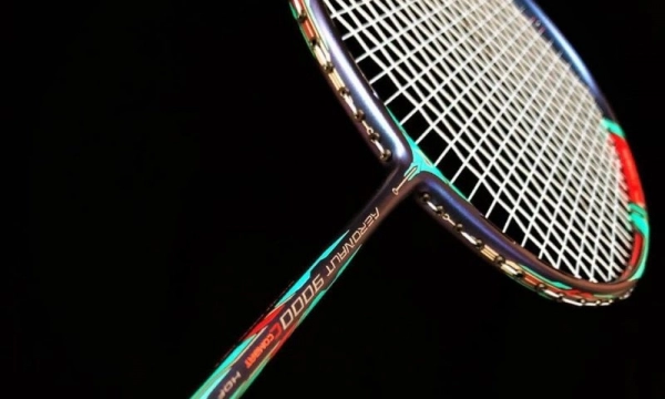 Vợt gì giúp đập cầu mạnh ? Top 5 cây vợt cầu lông chuyên công " đập phát chết luôn "