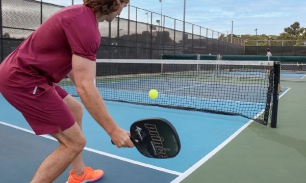 Kỹ thuật Block Pickleball: Bí quyết phòng thủ giúp bạn không còn bị ép sân