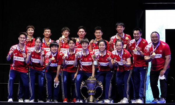 Các vận động viên Trung Quốc dùng vợt gì để vô địch Sudiman Cup 2021 ???