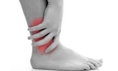 Chấn thương lật cổ chân khi chơi cầu lông và cách khắc phục