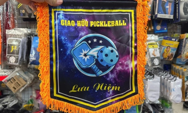 Khám phá các mẫu cờ lưu niệm pickleball đẹp, độc đáo và ấn tượng hiện nay