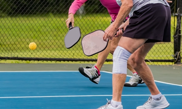 Những dấu hiệu đánh pickleball bị đau đầu gối và cách phòng ngừa hiệu quả