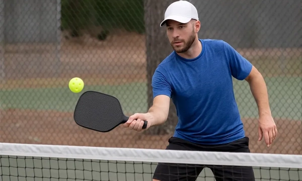 Kỹ thuật đánh Topspin Pickleball: Hướng dẫn chi tiết từ A-Z cho người mới