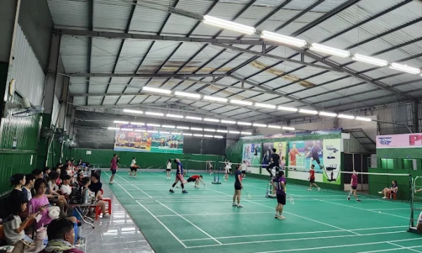 Sân cầu lông BClub: Review giá thuê, dịch vụ tiện ích tại sân