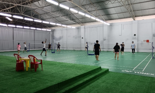 Khám phá sân cầu lông Hồng Châu, sân chơi đáng trải nghiệm tại quận 8