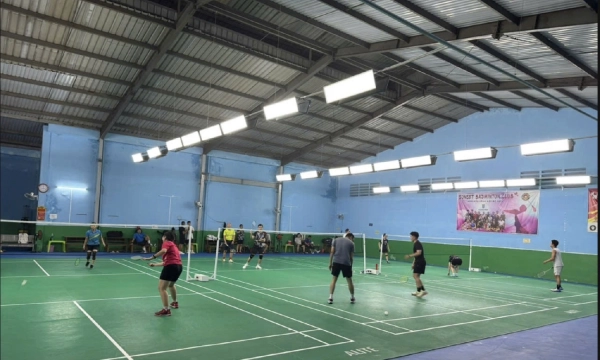 Chi tiết sân cầu lông Tấn Phúc: Giá thuê, dịch vụ tiện ích tại sân