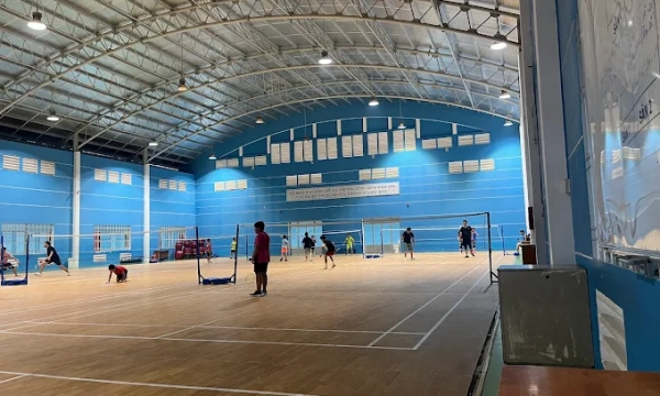 Sân Cầu Lông Tây Thạnh: Chi tiết giá thuê, dịch vụ tiện ích tại sân