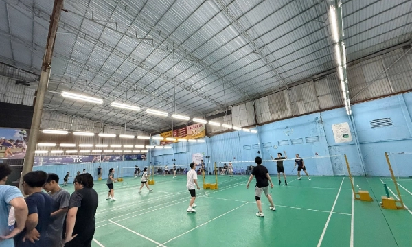Khám phá sân cầu lông Titan TTC với hệ thống 8 sân trong nhà