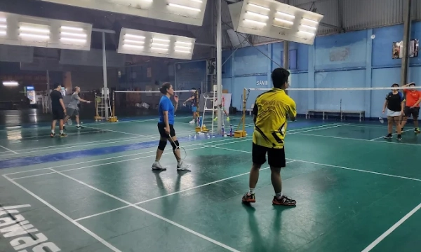 Sân cầu lông Xí Nghiệp Toa Xe Sài Gòn: Tìm hiểu giá thuê, dịch vụ tiện ích tại sân