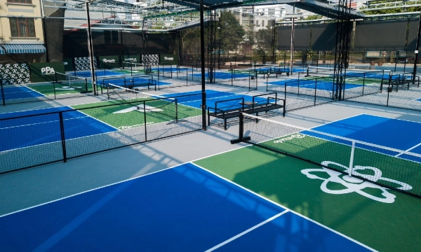 Sân pickleball Riverside Long Biên địa điểm chơi pickleball chất lượng tại Hà Nội