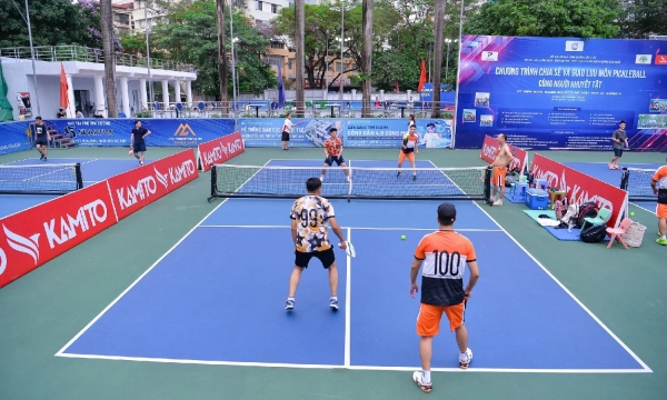 So sánh pickleball đơn và đôi: Phân tích chi tiết về hai hình thức thi đấu