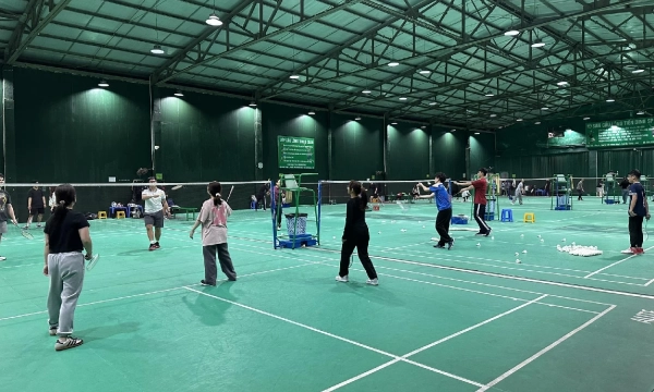 Review Tiến Dinh Sport sân cầu lông chất lượng và xịn xò tại Hà Nội