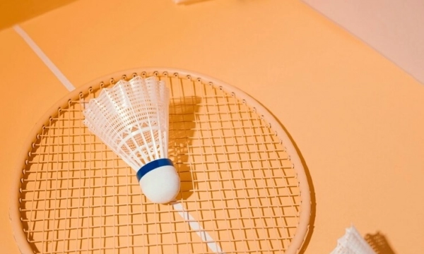 Top những cây vợt cầu lông màu cam gây ấn tượng nhất trên thị trường