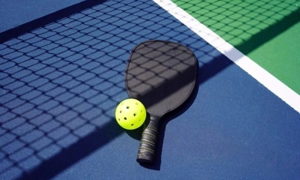 Vợt pickleball nhám là gì? Top 10 cây vợt pickleball nhám đáng mua hiện nay