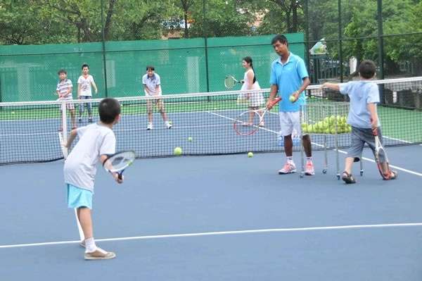 Tầm quan trọng của thầy dạy tennis trong quá trình rèn luyện và phát triển của học viên
