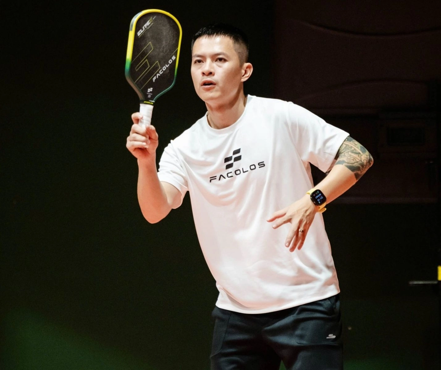 Anh chú pickleball tạo video hướng dẫn về kỹ thuật pickleball