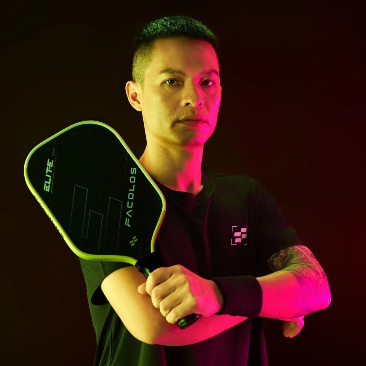Anh chú pickleball sử dụng câu vợt đến từ thương hiệu Facolos