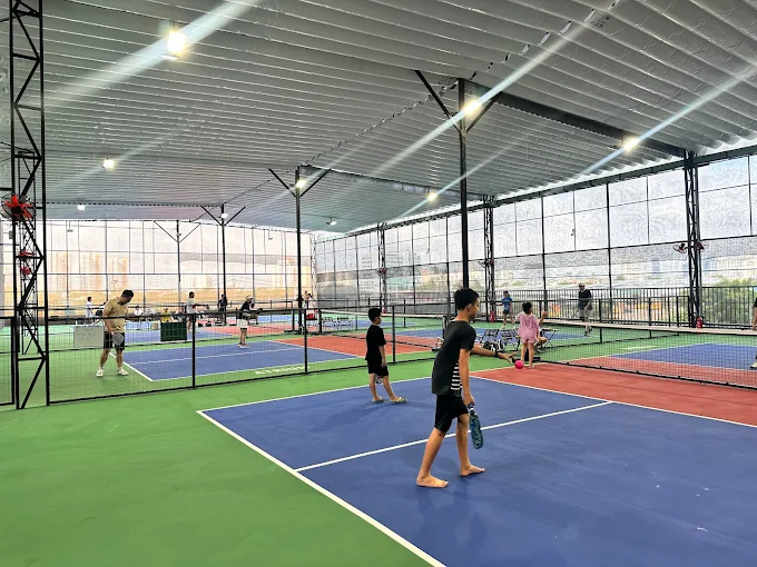 Không gian sân Atrium pickleball
