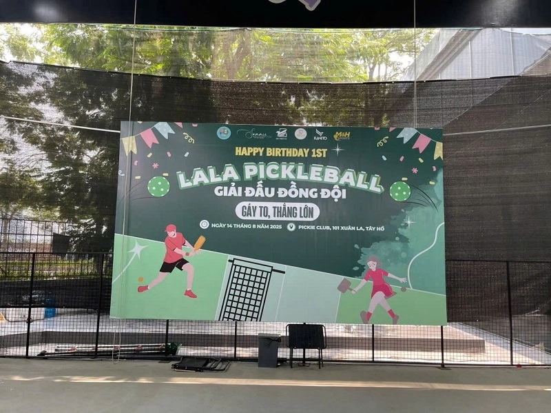 In backdrop giải pcikleball tại xưởng in bạt khổ lớn Ngân Hà Xanh