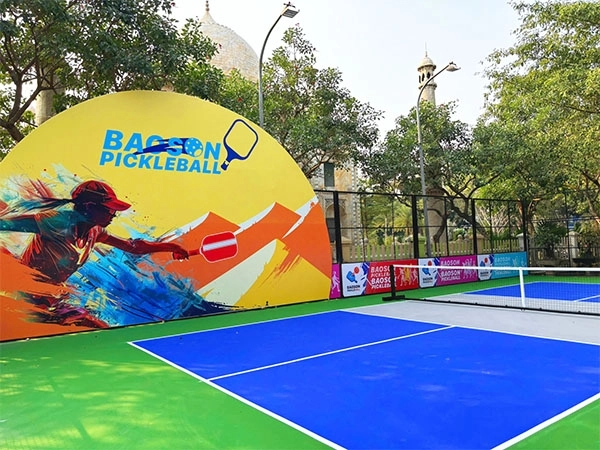 Backdrop pickleball cố định tại sân