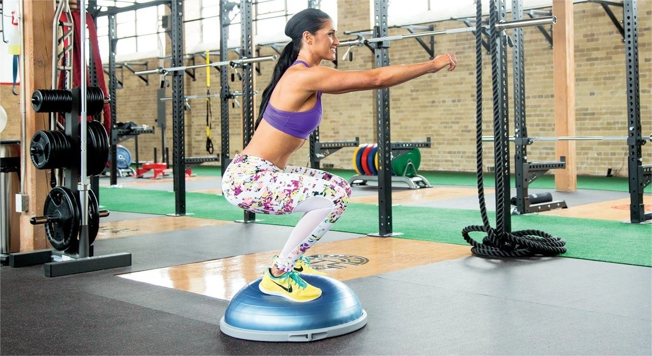 Squat với bóng Bosu