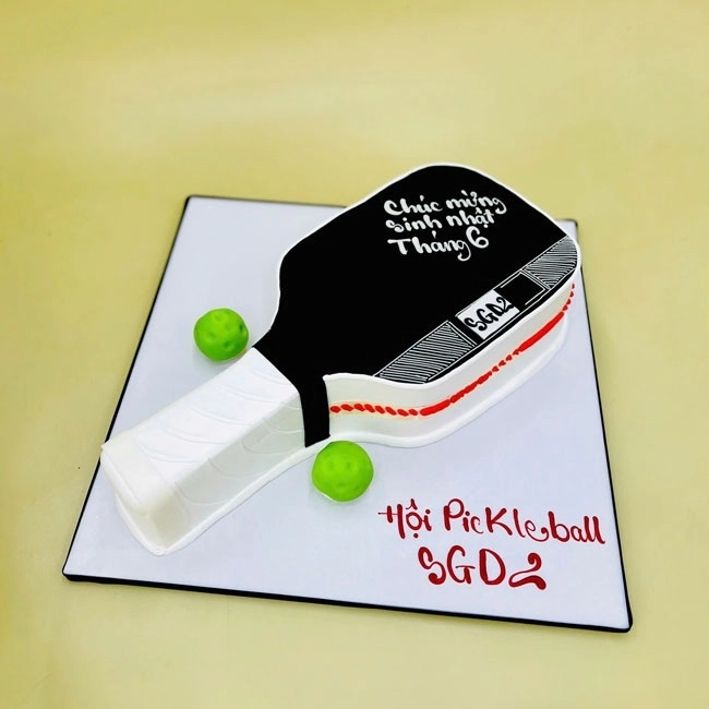 Bánh sinh nhật trang trí 3D hình cây vợt pickleball