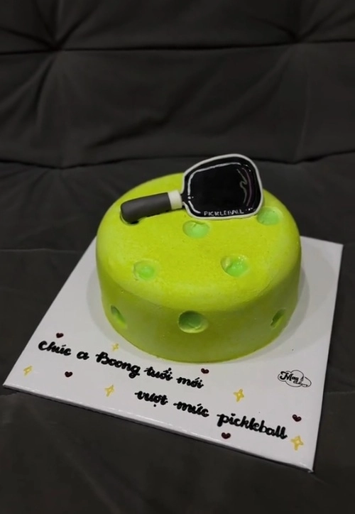Bánh sinh nhật tạo hình quả bóng pickleball