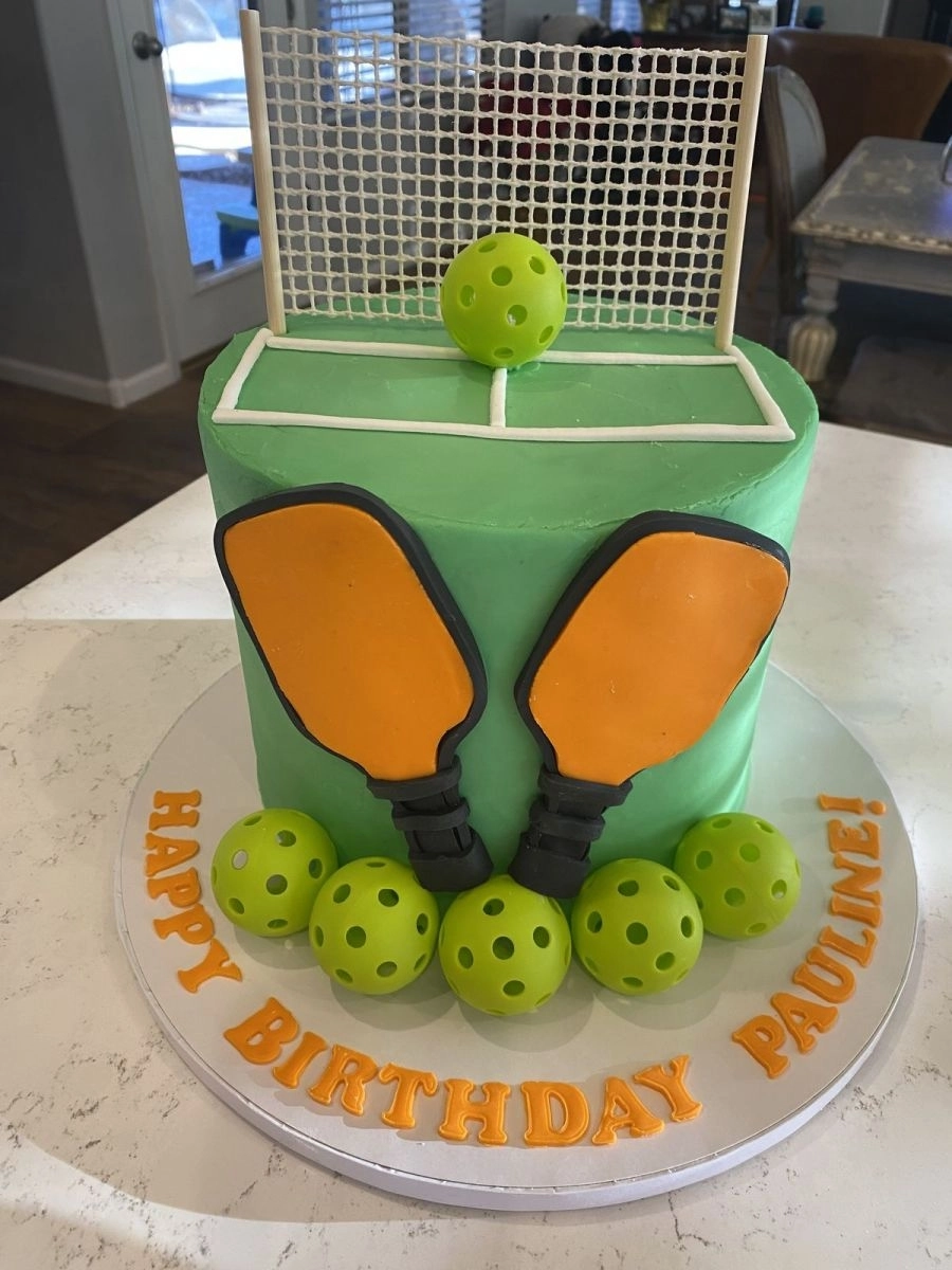 Bánh sinh nhật với tạo hình sân pickleball
