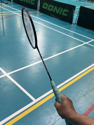 Cách cầm vợt cầu lông kiểu “Hammer-grip”