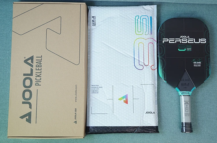 check vợt pickleball qua bao bì và nhãn mác
