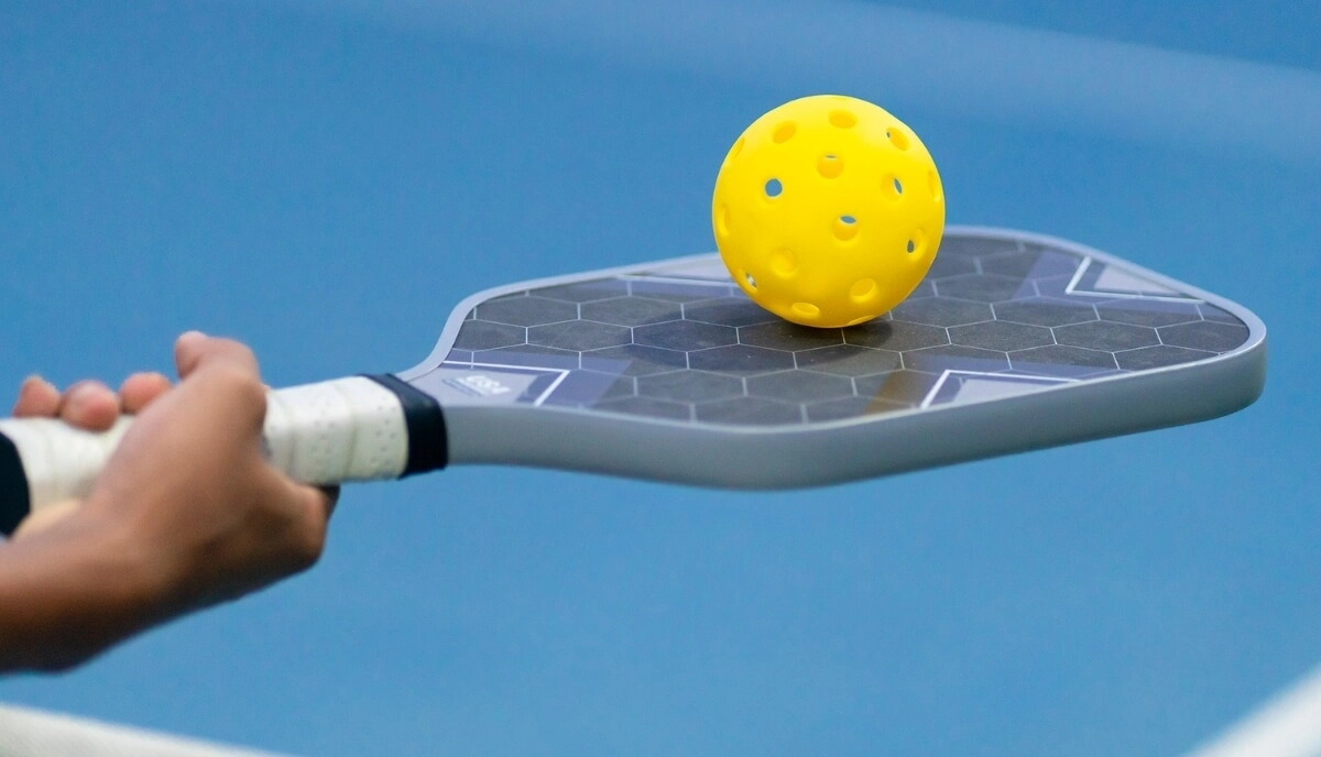 Cách check vợt pickleball chú ý độ nảy của vợt