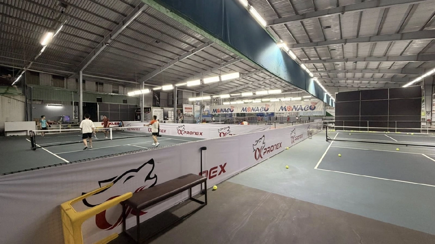 Dịch vụ tiện ích tại sân clb monaco badminton