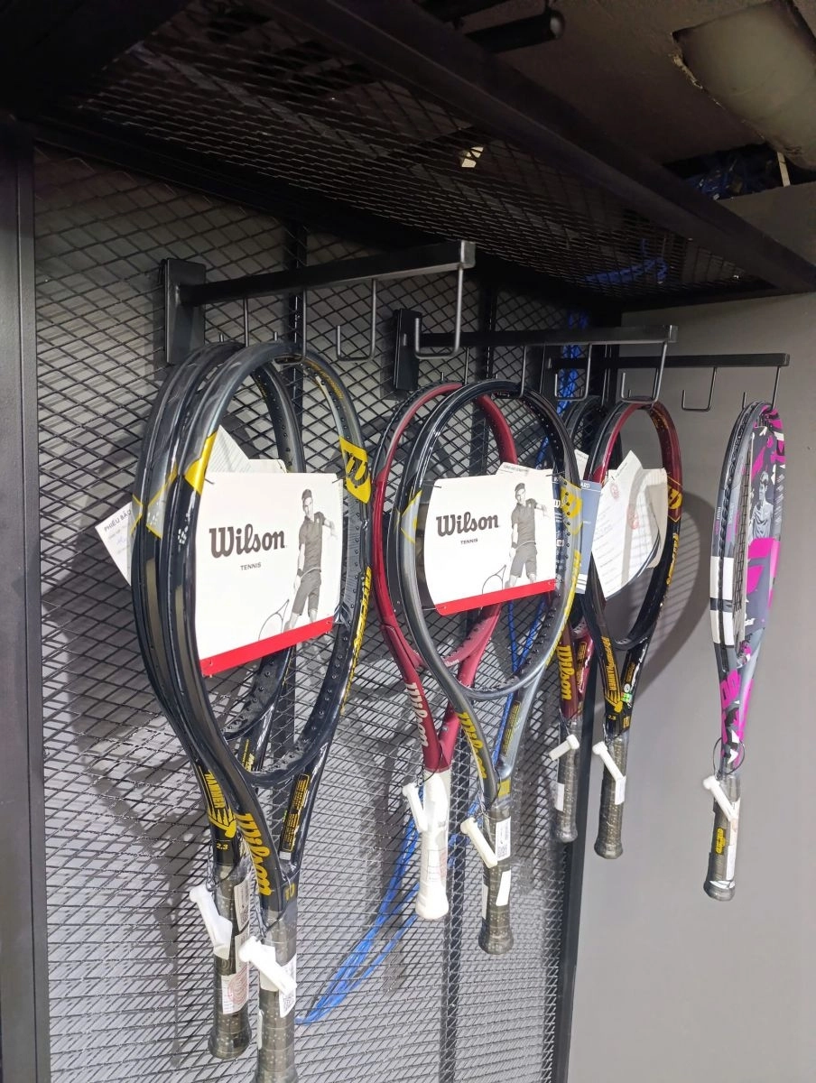 Khu vực vợt Tennis tại ShopVNB Super Center