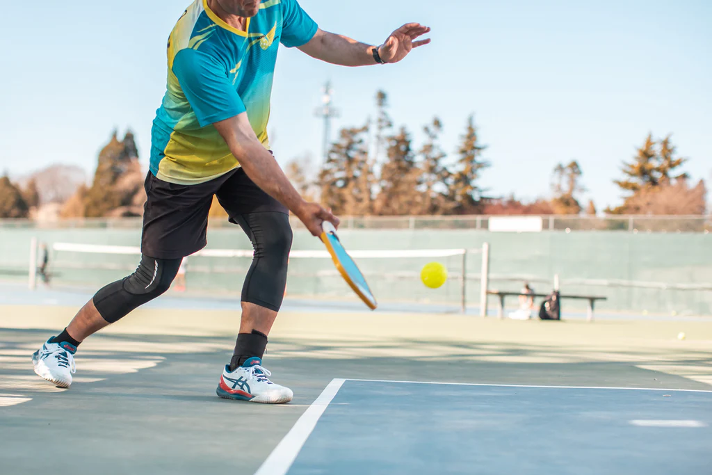 cách phòng tránh khi đánh pickleball bị đau lưng
