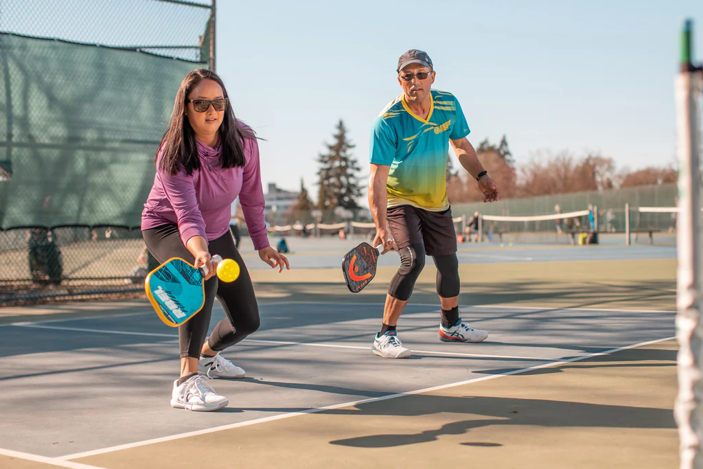 cách phòng tránh khi đánh pickleball đau lưng