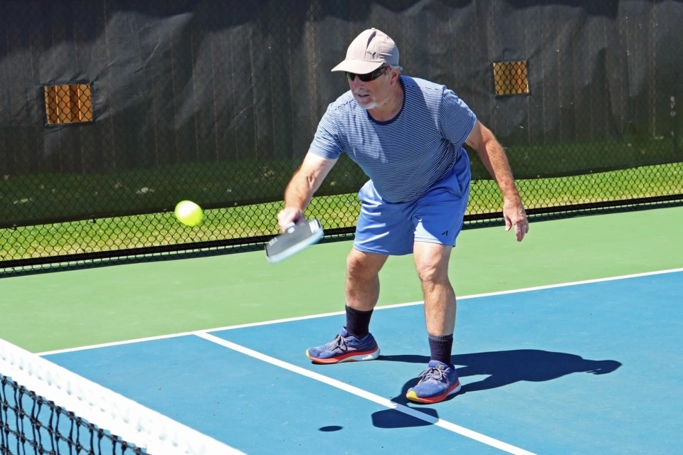 Cách phòng tránh khi đánh pickleball bị đau tay
