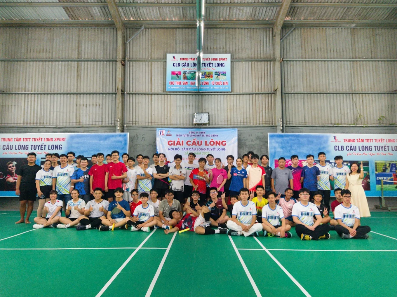 Sân cầu lông Tuyết Long