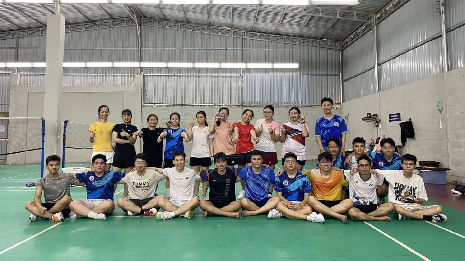 Lớp dạy cầu lông tại sân THB Training