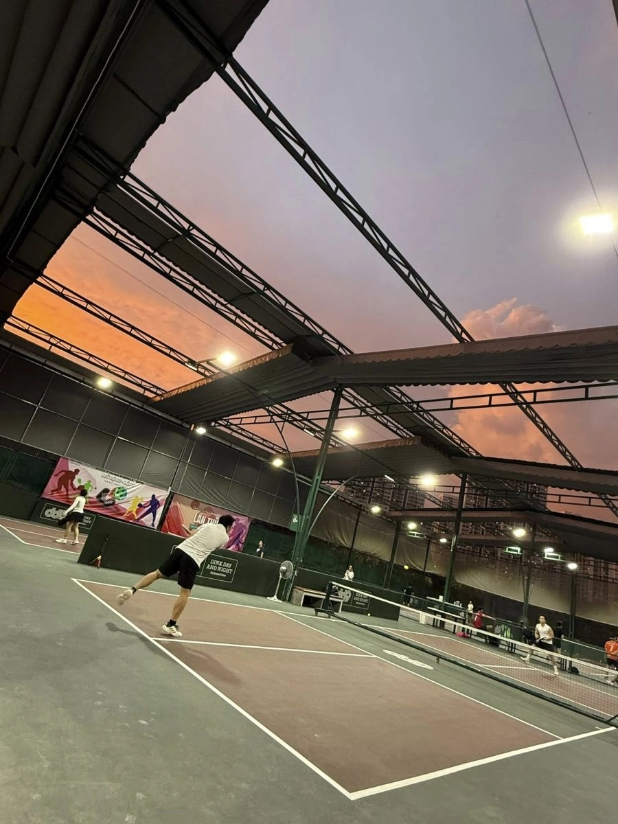 Cảnh hoàng hôn tại sân DD9 Pickleball