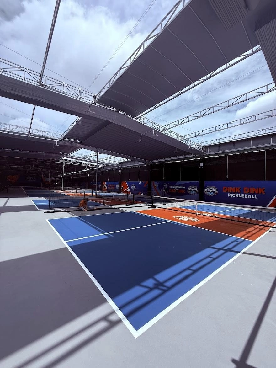 Cụm sân mái che tại dink dink pickleball