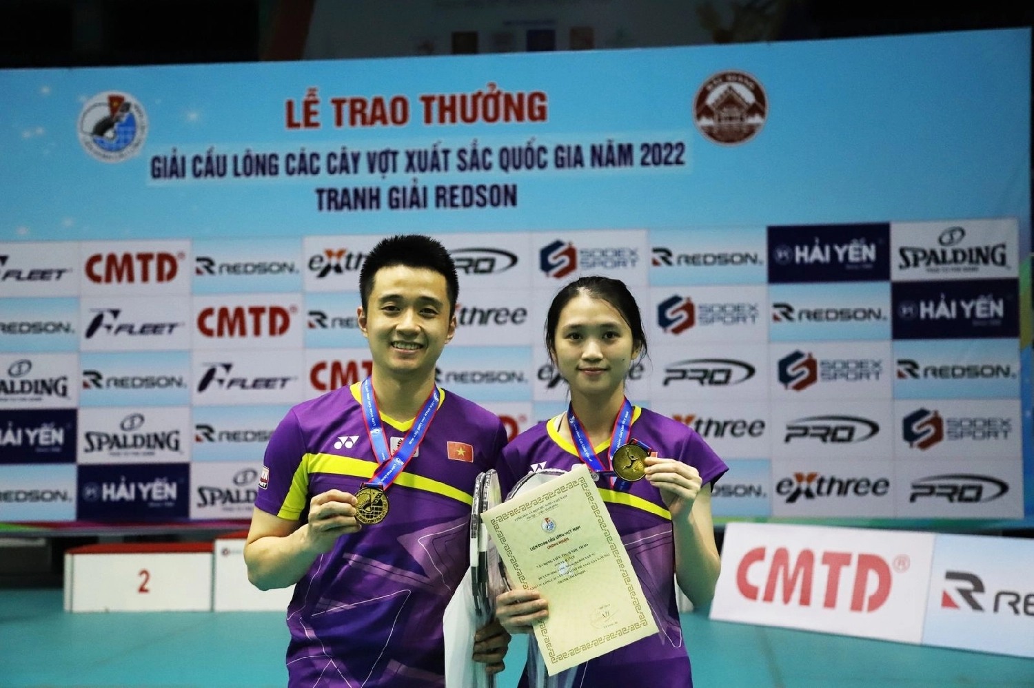 Đỗ Tuấn Đức cầu lông lên ngôi vô địch cùng Phạm Như Thảo