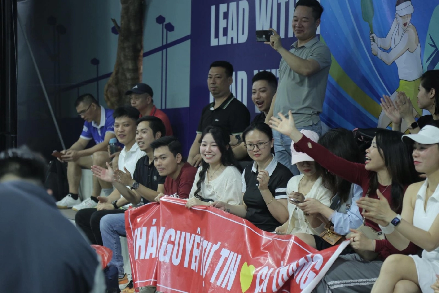 Khu vực khán đài sân Happy Pickleball