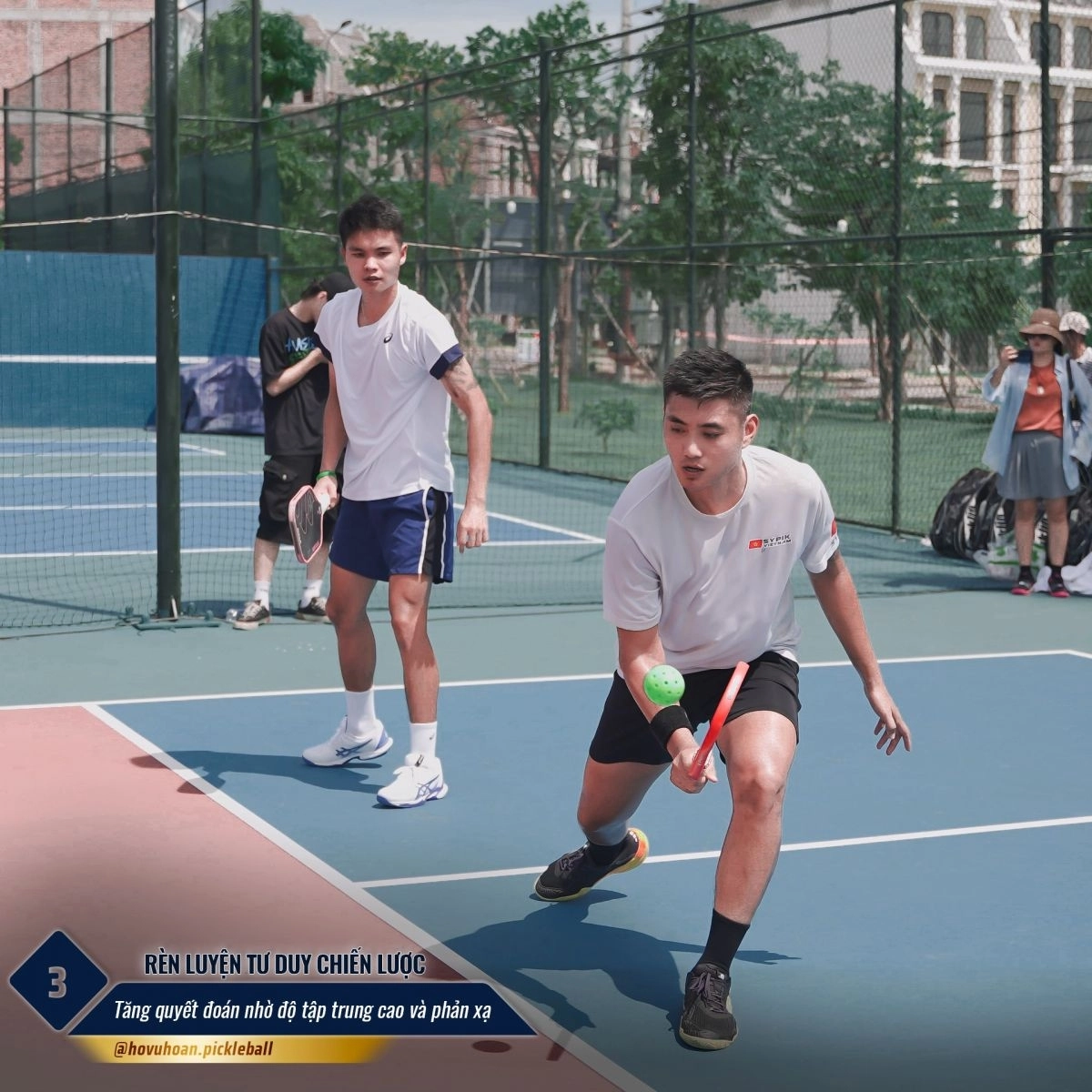 HLV hoàn vũ dạy pickleball