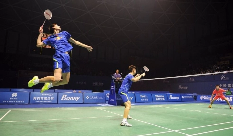 Động tác thực hiện kỹ thuật đập cầu lông 