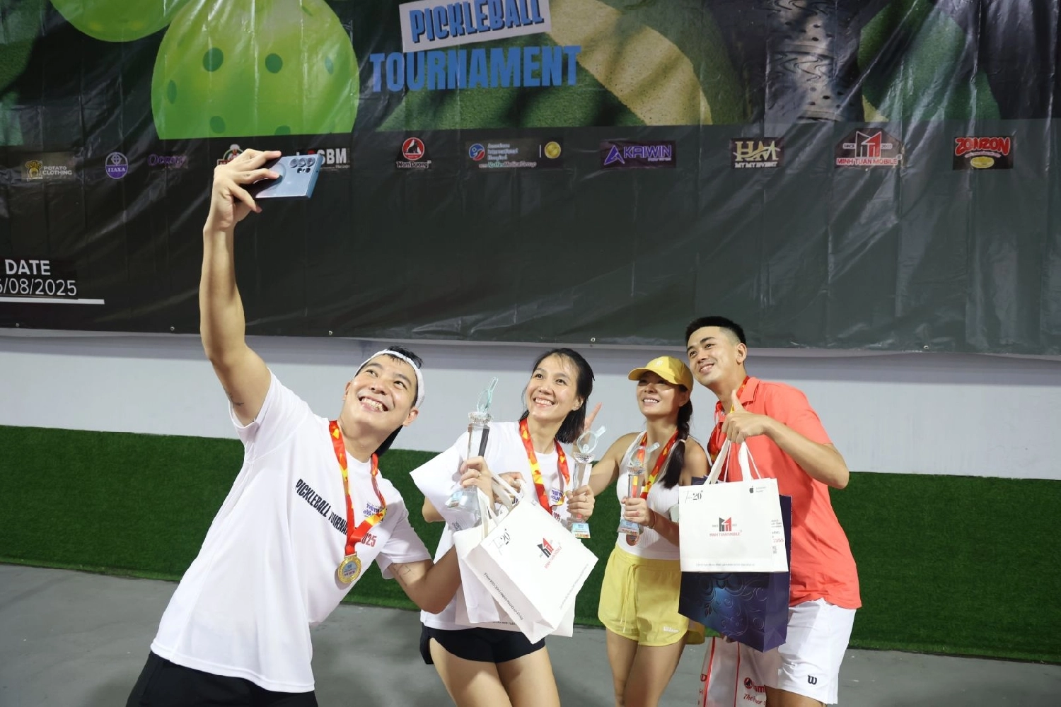 tôn vinh những thành tựu