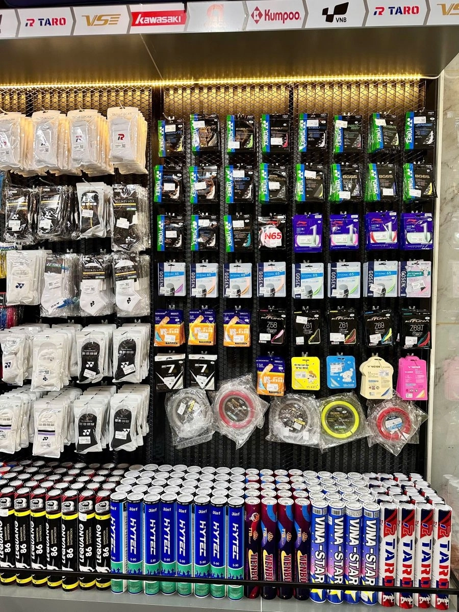 Khu vực cước đan vợt tại ShopVNB Đức Hòa