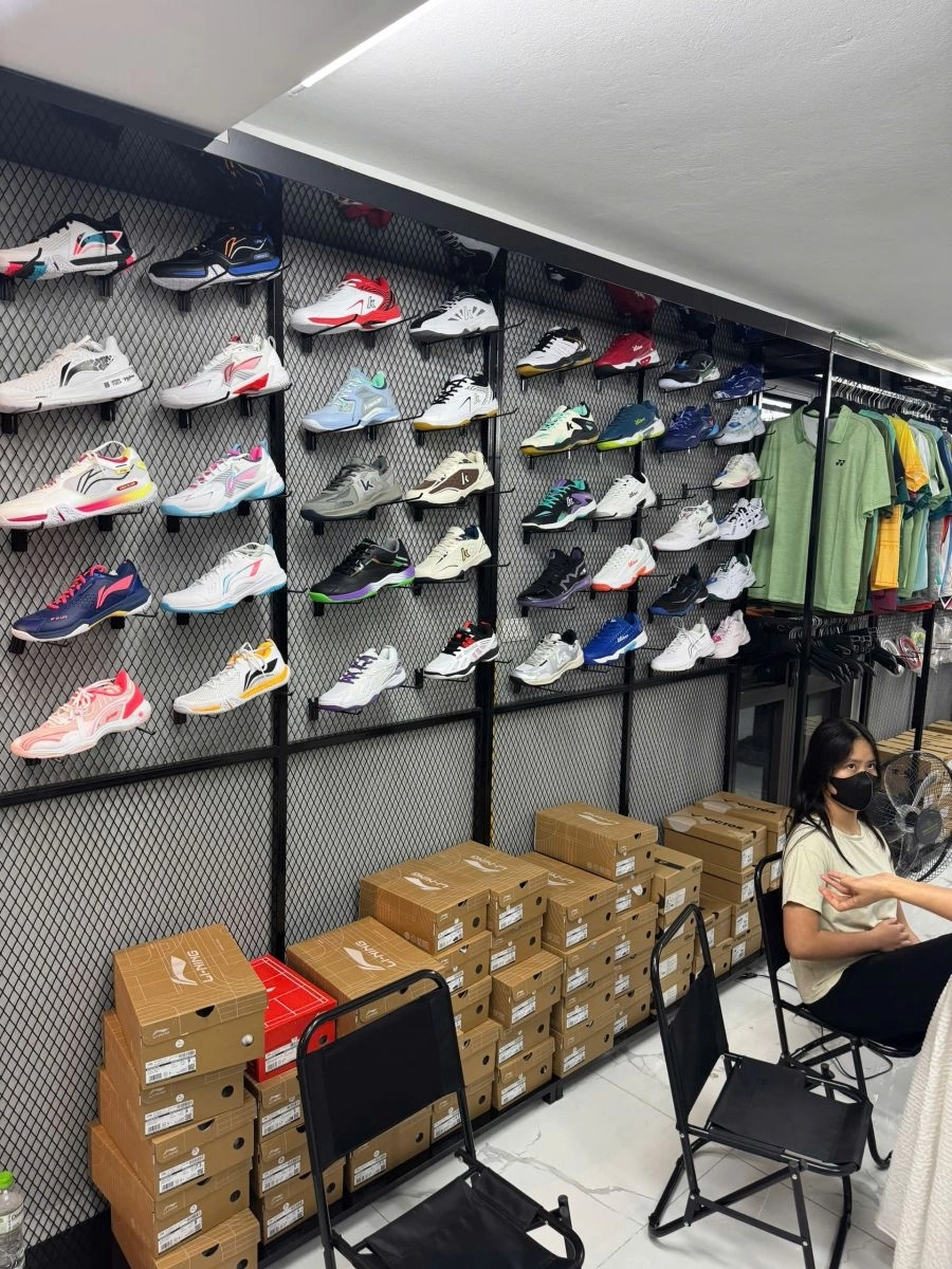 Giày cầu lông tại cửa hàng thể thao VNB Hai Bà Trưng CN2